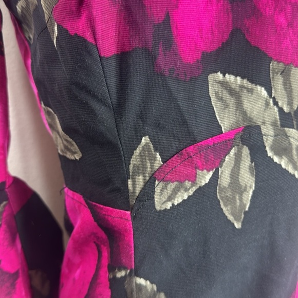 (T2) Trina Turk Pink Sheath Dress with Bell Sleeves, size 0 - Picture 4 of 16